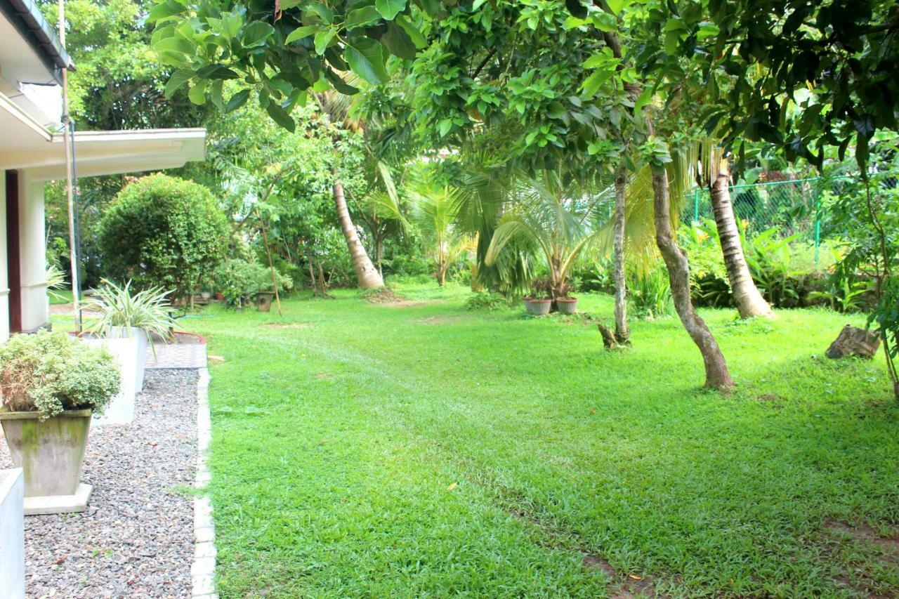 Sawanga Home Stay Уелигама Екстериор снимка